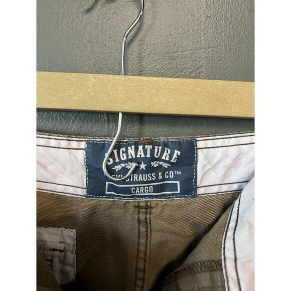 Levis Mens Green Camo Cargo Shorts Size 42 - Picture 3 of 4